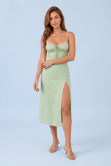 Vestido floral cintilado com alças finas