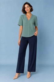 Blouse blanche col V ajourée | Variante Vert | Lounelle Paris