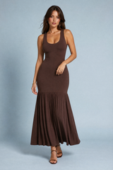 Vestido longo castanho de alças largas