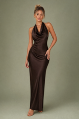 Vestido longo castanho ajustado de costas nuas