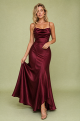 Vestido longo bordeaux com costas atadas