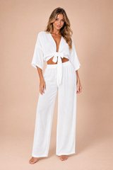 Conjunto crop top amarrado e calças largas