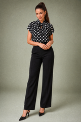 Blusa de bolinhas com gola lavallière