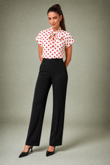 Blusa de bolinhas com gola lavallière