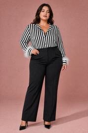 Chemise noire imprimé zébré à plumes | Porté sur une silhouette plus ronde | Lounelle Paris