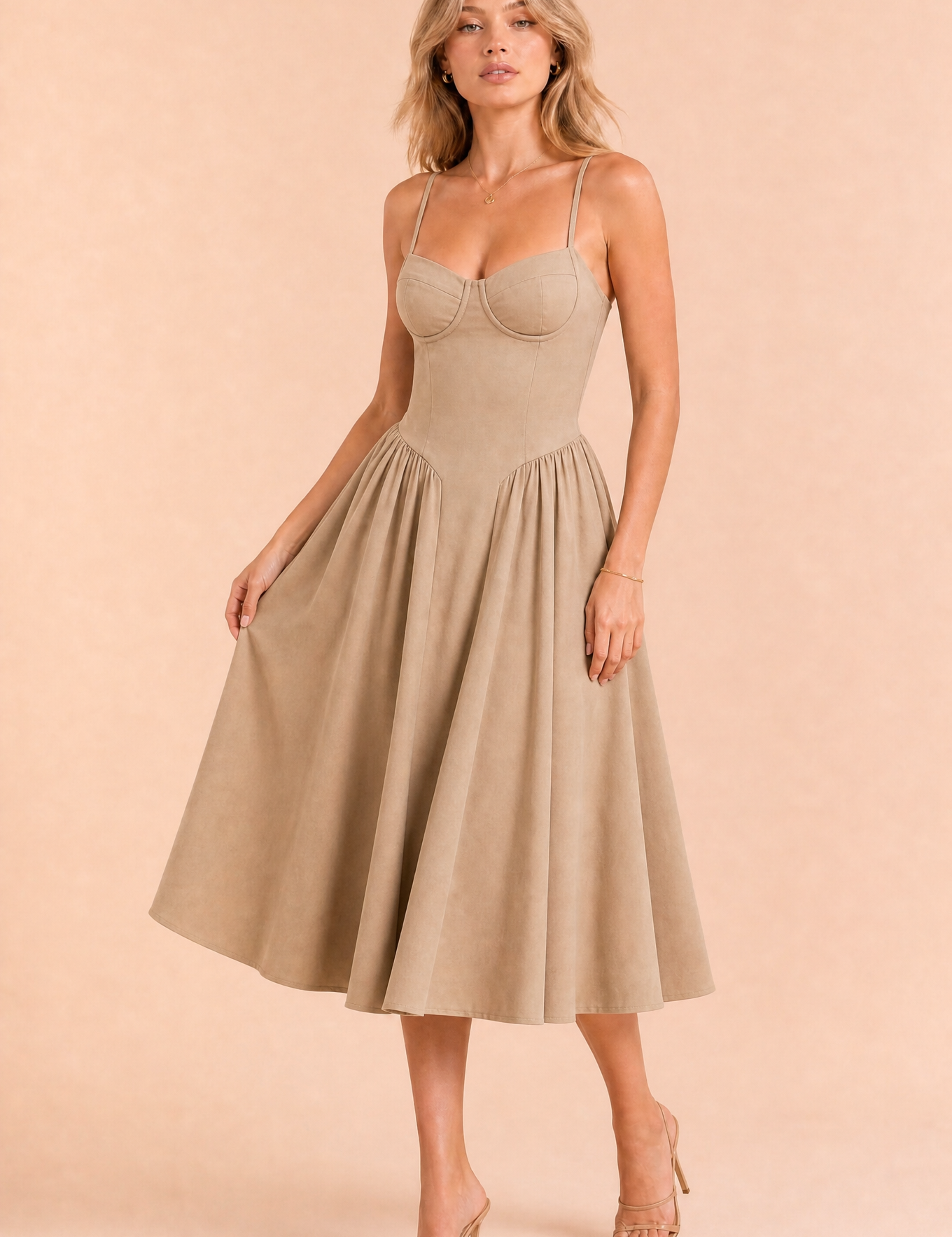 Robe midi à fines bretelles encolure droite | Variante Marron | Lounelle Paris