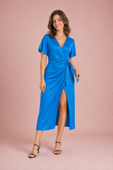 Vestido midi envelope com decote em V