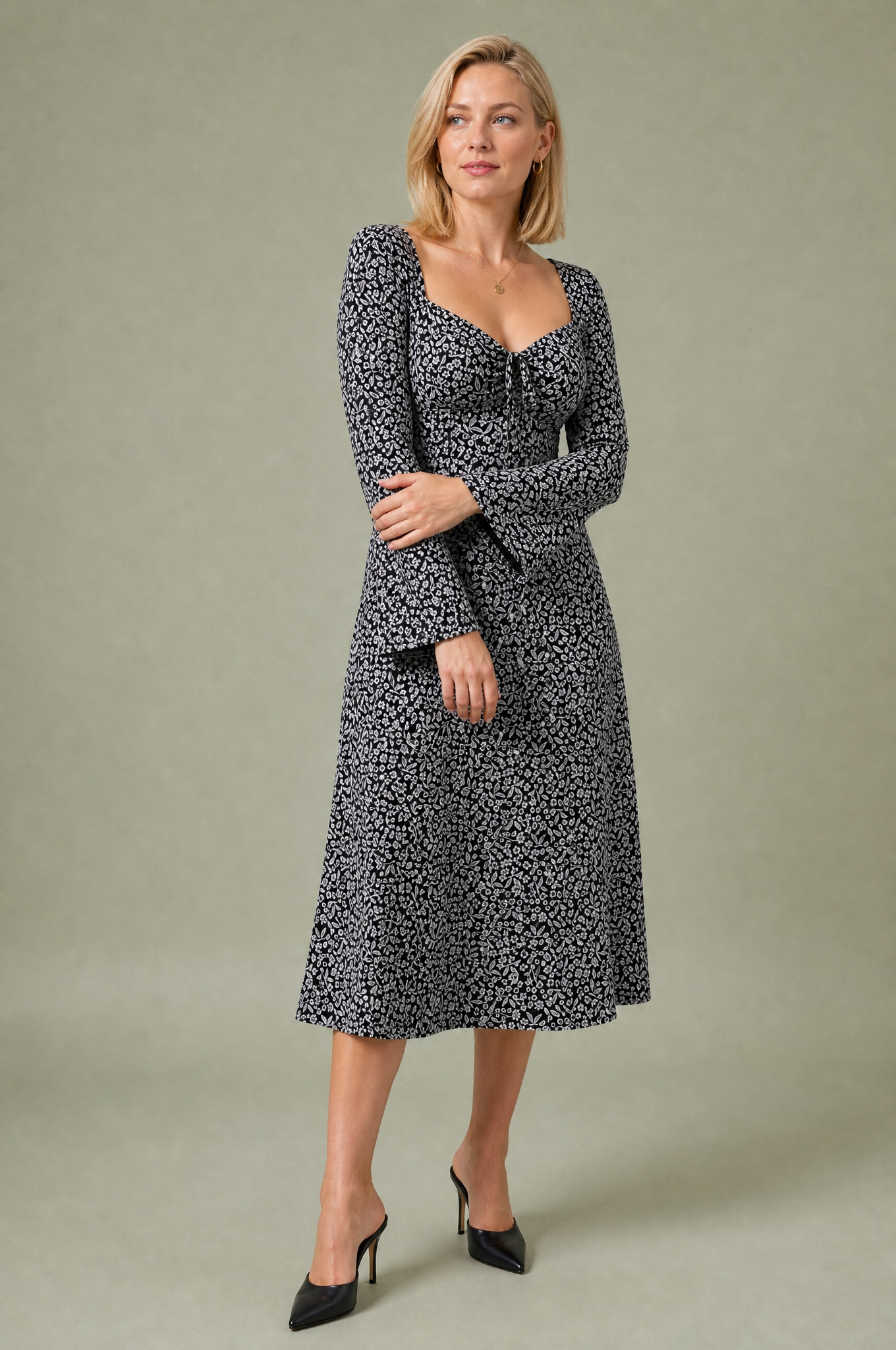 Robe noire à fleurs dos ouvert | Porté sur une autre silhouette | Lounelle Paris