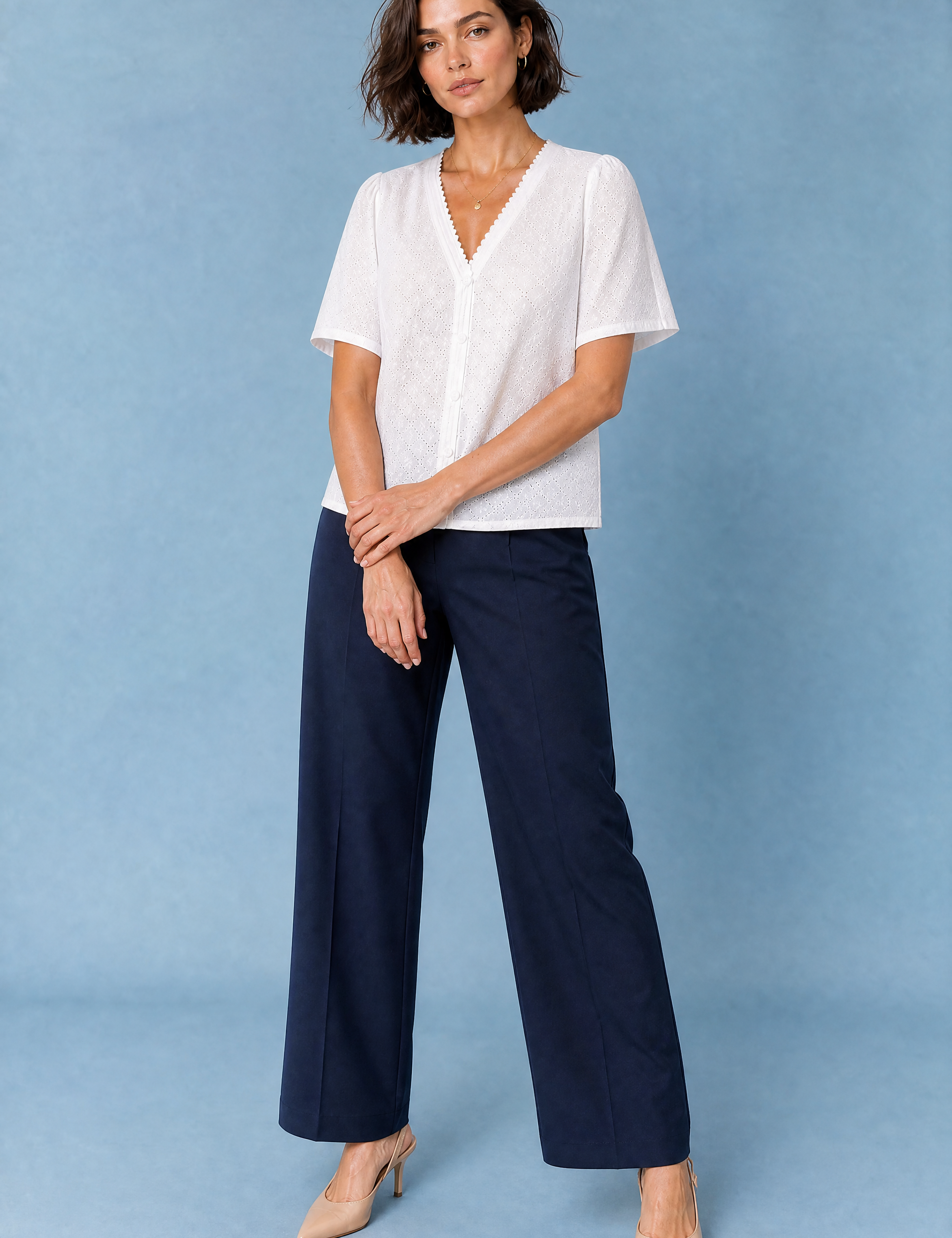 Blouse blanche col V ajourée | Variante Blanc | Lounelle Paris