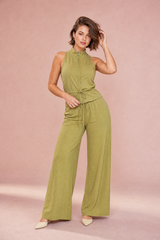 Conjunto sem mangas com gola alta