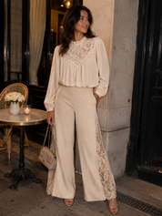 Blusa de gola folhada e mangas bufantes