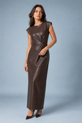 Vestido longo castanho em couro sintético
