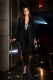 Blazer long noir revers satinés | Deuxième photo lifestyle | Lounelle Paris