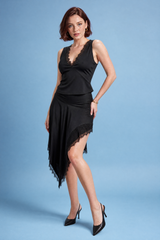 Conjunto preto de renda assimétrico