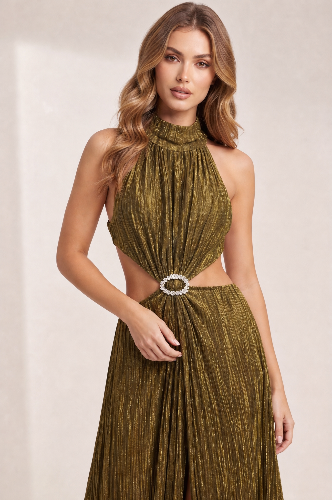 Robe longue or olive dos ouvert | Vue rapprochée | Lounelle Paris