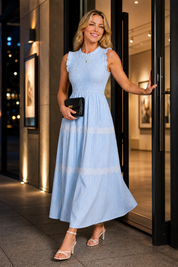 Robe longue rayée smockée | Variante Bleu - Lifestyle | Lounelle Paris