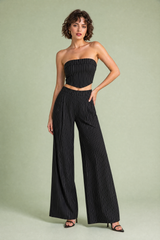 Conjunto de riscas com top e calças largas
