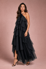 Vestido longo de costas nuas com folhos