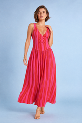 Vestido longo rosa às riscas de costas abertas