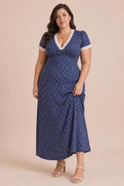 Robe longue bleu marine col V | Porté sur une silhouette plus ronde | Lounelle Paris