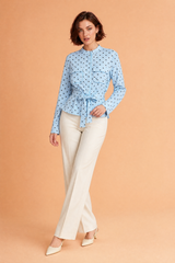 Camisa casaco azul claro com bolinhas