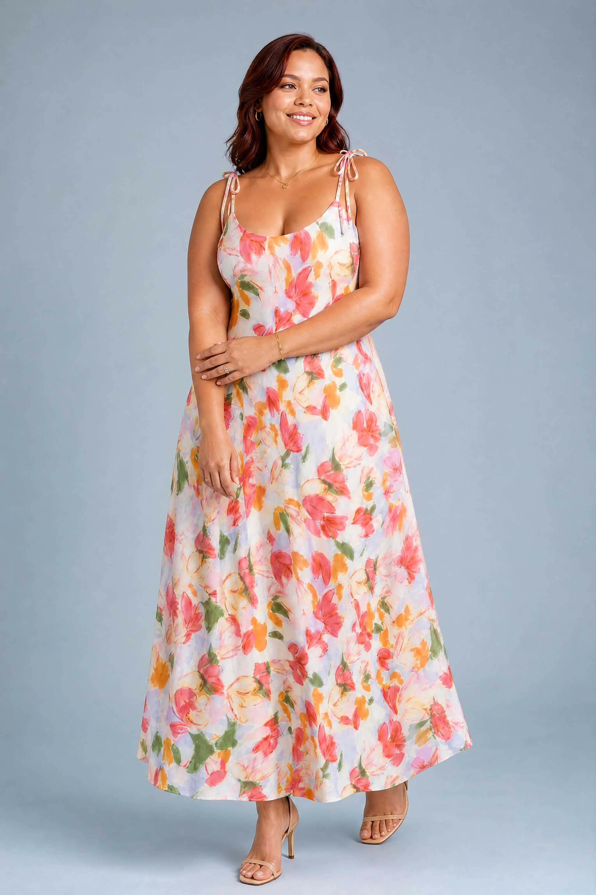 Robe longue bleue à bretelles | Porté sur une silhouette plus ronde | Lounelle Paris