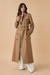 Trench comprido camelo com cinto duplo