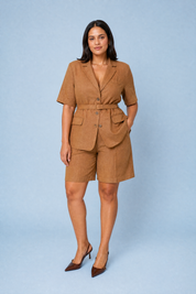 Ensemble camel ceinturé en lin | Porté sur une autre silhouette | Lounelle Paris