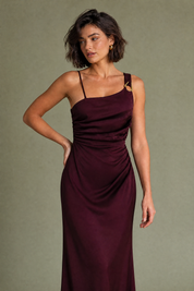 Robe longue bordeaux asymétrique | Vue rapprochée | Lounelle Paris