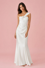 Vestido longo branco assimétrico