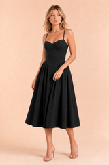 Vestido midi de alças finas decote reto