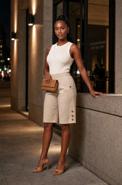 Bermuda droit taille haute | Variante Beige - Lifestyle | Lounelle Paris