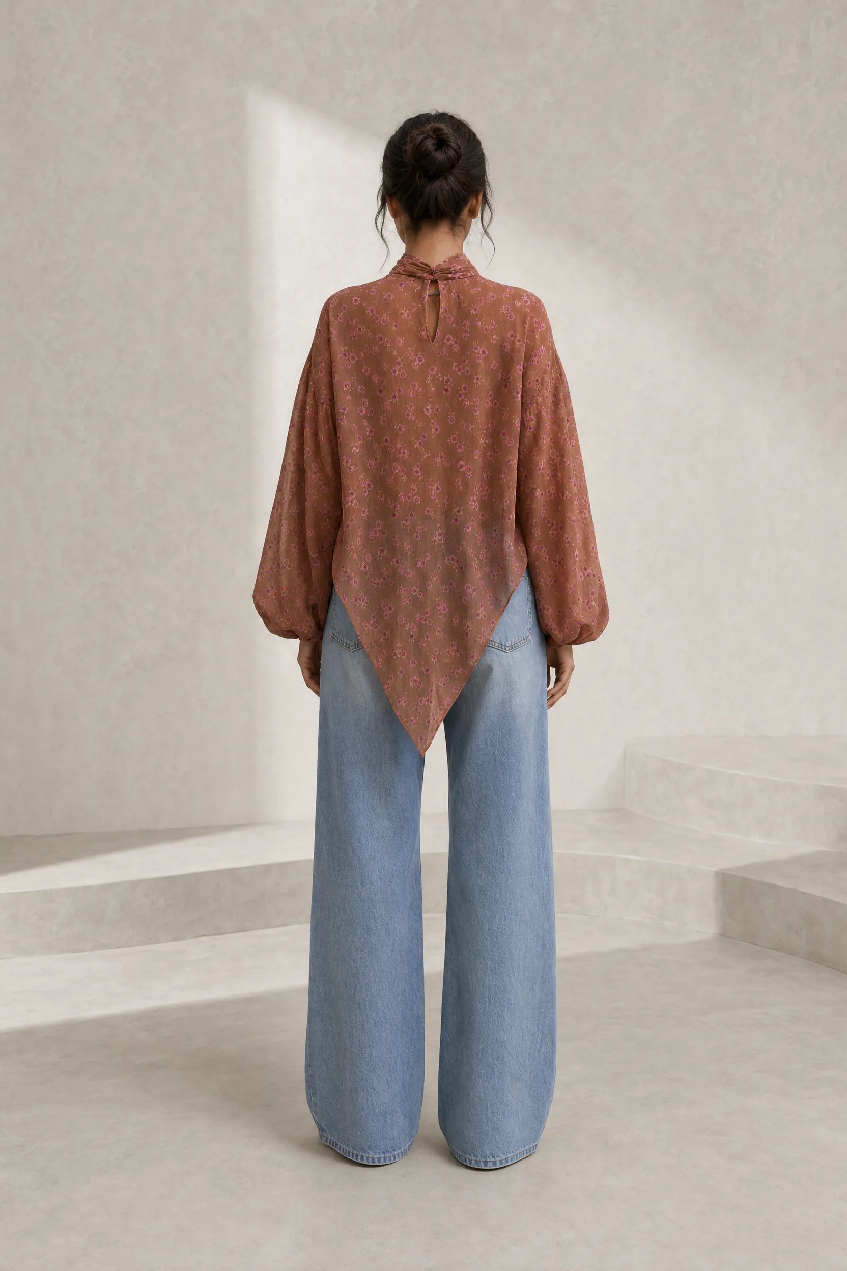 Blouse marron fleurie col lavallière | Lounelle Paris