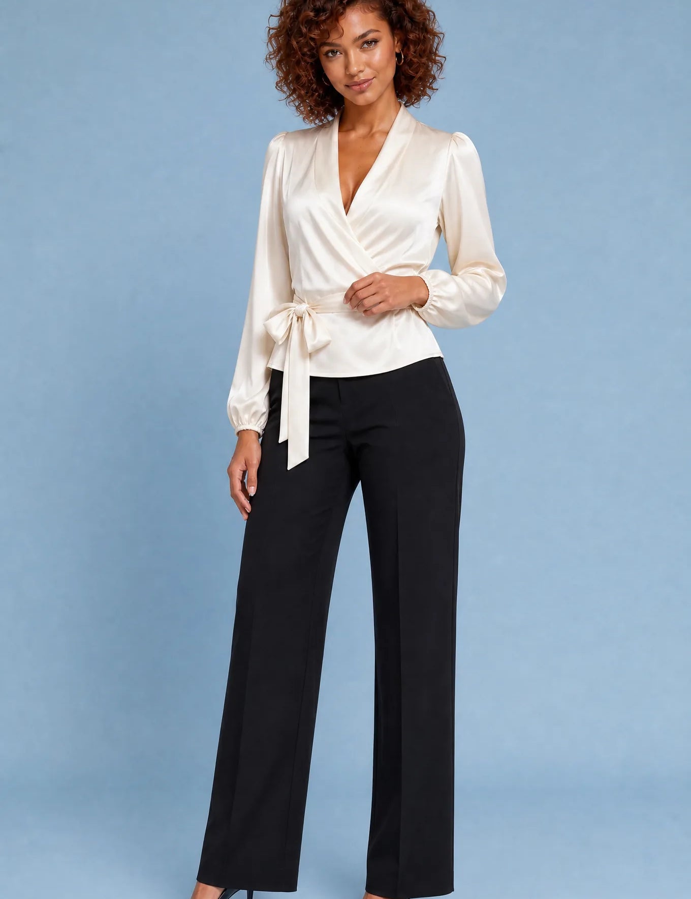 Blouse satinée cache-cœur | Variante Beige | Lounelle Paris