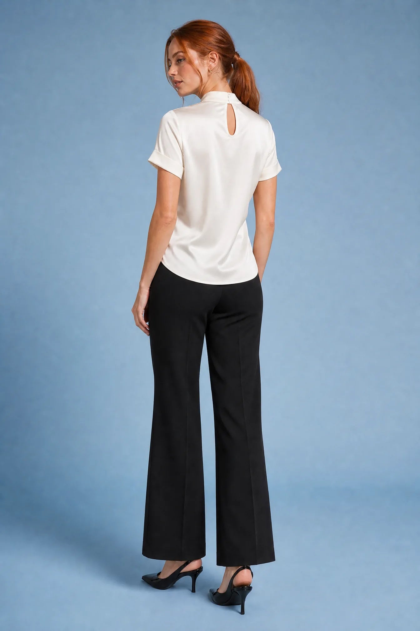 Blouse satinée col montant manches courtes | Vue de dos | Lounelle Paris
