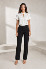 Blouse satinée col montant manches courtes