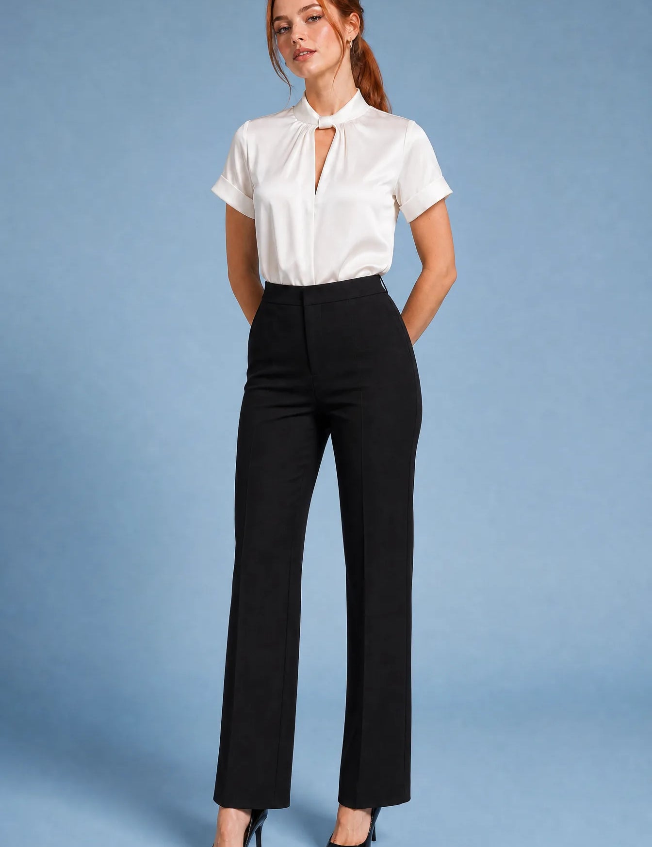 Blouse satinée col montant manches courtes | Variante Blanc cassé | Lounelle Paris