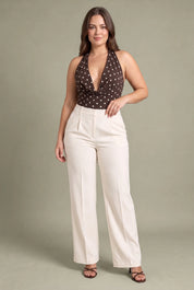Body marron à pois décolleté drapé | Porté sur une silhouette plus ronde | Lounelle Paris