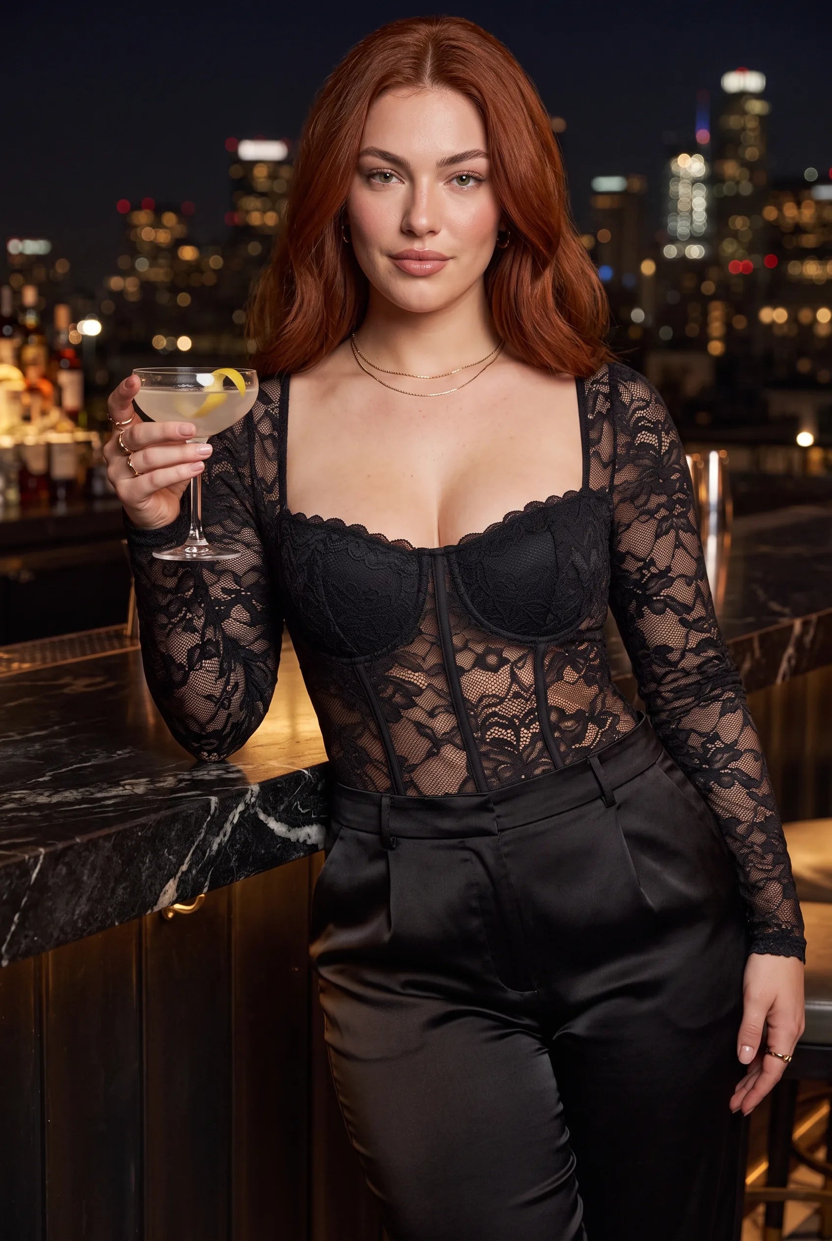 Body noir dentelle encolure carrée | Deuxième photo lifestyle | Lounelle Paris