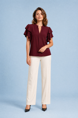 Blusa com decote em V e mangas com folhos