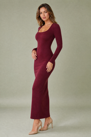Robe longue bordeaux moulante col carré | Vue de profil | Lounelle Paris