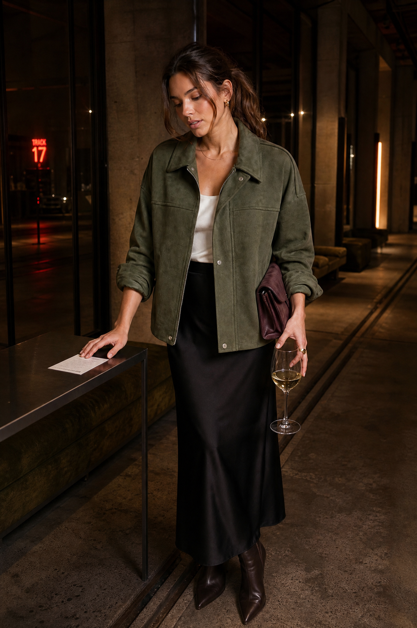 Veste ample vert armée col chemise | Deuxième photo lifestyle | Lounelle Paris