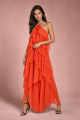 Vestido longo de costas nuas com folhos