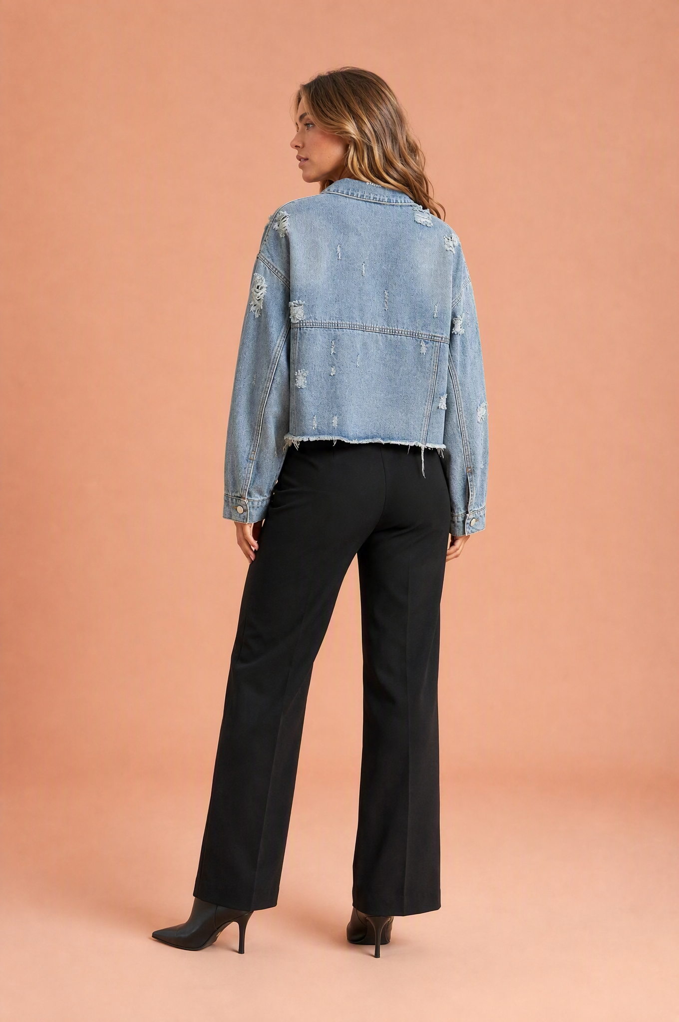 Veste en jean bleu délavé courte | Vue de dos | Lounelle Paris