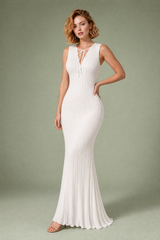 Vestido longo branco plissado decote V