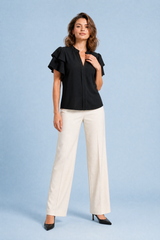 Blusa com decote em V e mangas com folhos