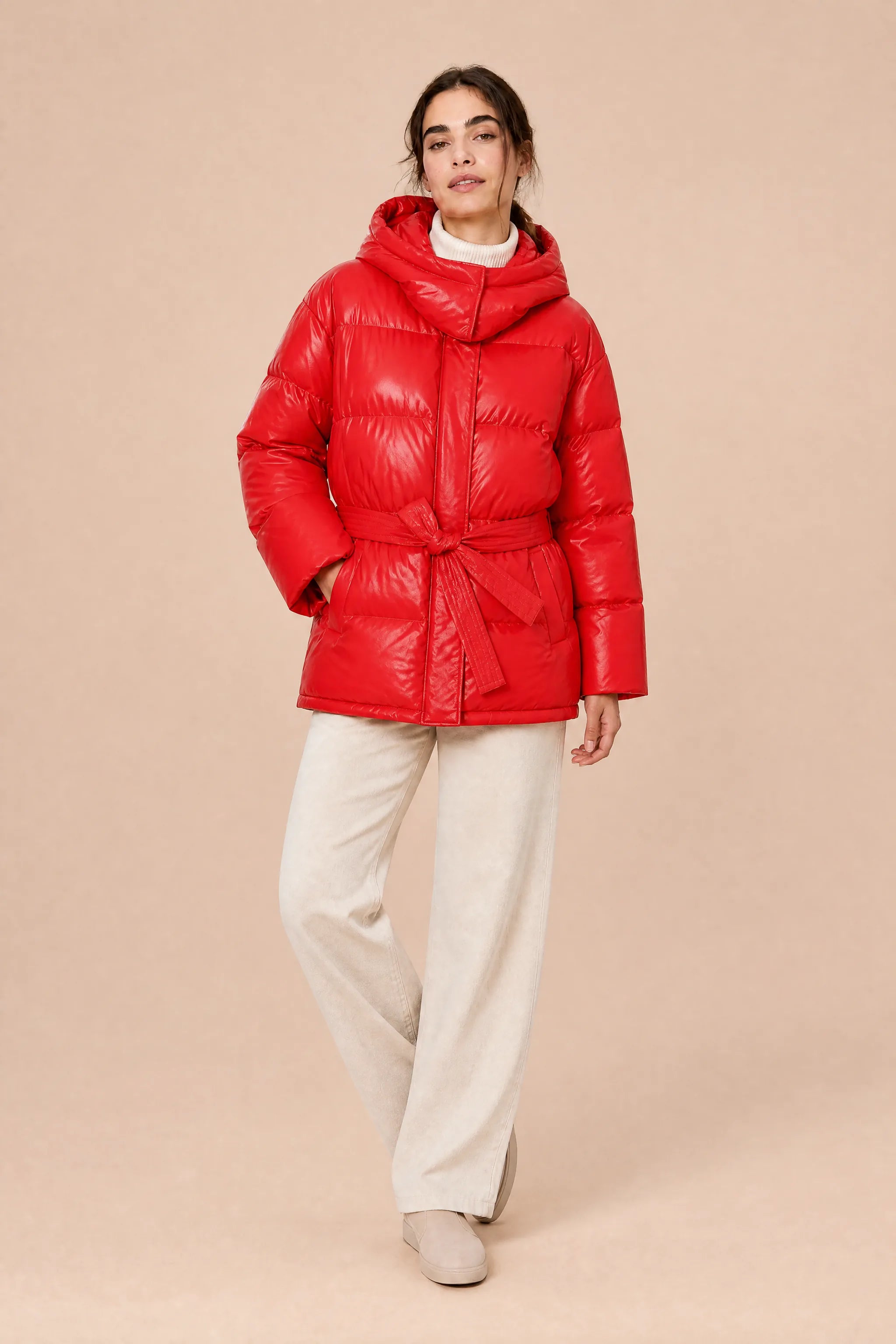 Doudoune mi-longue à capuche | Variante Rouge | Lounelle Paris
