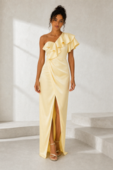Vestido comprido acetinado assimétrico