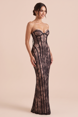 Vestido cai-cai de renda com costas de atacadores