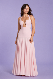 Robe longue col halter dos nu porté sur morphologie réelle 2